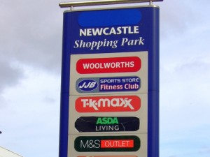 Woolworths listed on a Newcastle Shopping Park sign (27 Sep 2009)