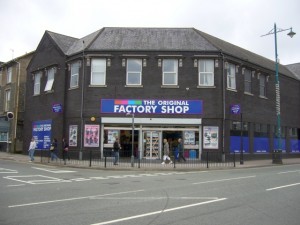 Former Woolworths - now The Original Factory Shop - in Porthmadog (21 Sep 2009)