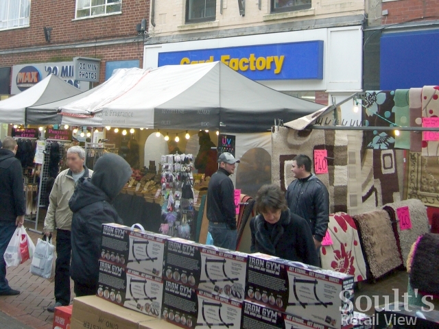 Market stalls in George Street, Tamworth (24 Dec 2009)