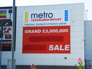 Amended Metro Outlet 'closing down' poster (11 Jul 2013). Photograph by Graham Soult