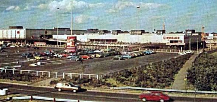 Early 1970s view of Washington's Woolco