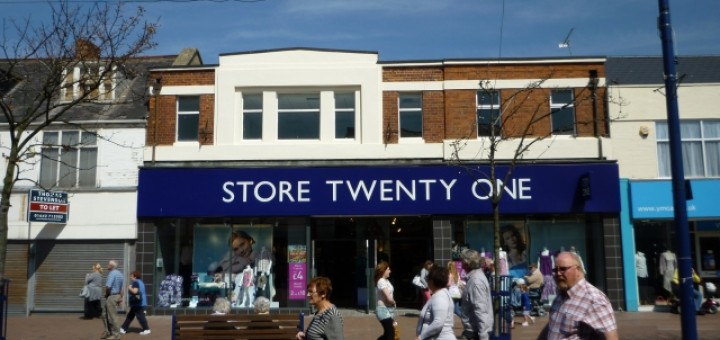 Original former Woolworths (now Store Twenty One), Redcar (4 May 2011). Photograph by Graham Soult